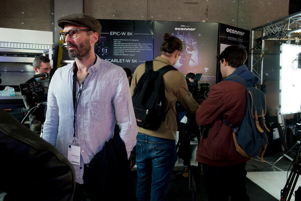 Stephan Massis sur fond de stand Vitec Videocom
 - Photo Romain Mathieu

