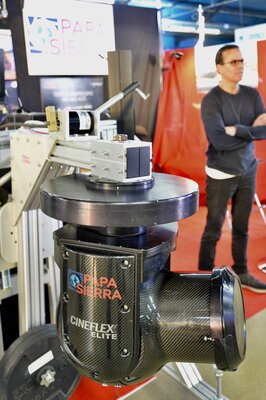 Système de caméra gyro-stabilisée Cineflex Elite sur le stand Papa Sierra
 - Photo Alain Curvelier


