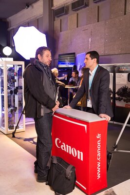 Stéphane Faudeux, à gauche, et Vincent Heligon sur le stand Canon
 - Photo Claire-Lise Havet


