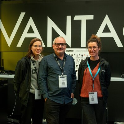 Astrid Laurent, Alexander Bscheidl et Marina Jego sur le stand Vantage Paris
 - Photo Pauline Montagne

