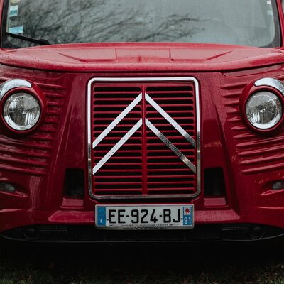 Food truck chevronné ou Citroën Type H, dit aussi 