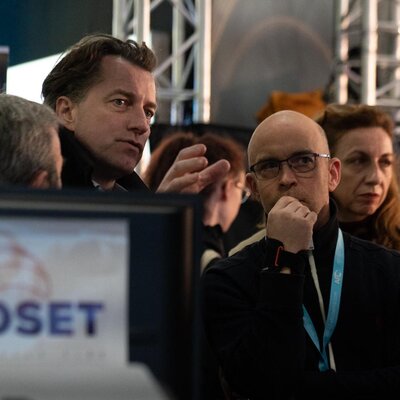 Dominique Boutonnat et Jérémie Tondowski sur le stand NeoSet
 - Photo Lola Cacciarella

