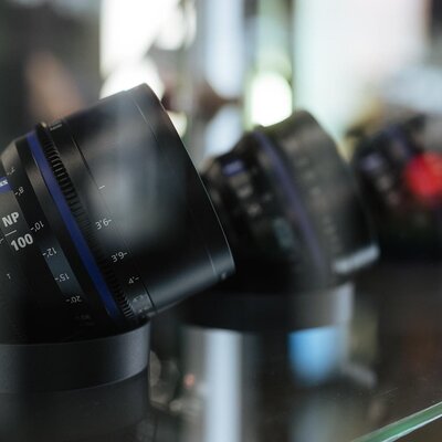 Optique Nano Prime 100 mm sur le stand Zeiss
 - Photo Katarzyna Średnicka

