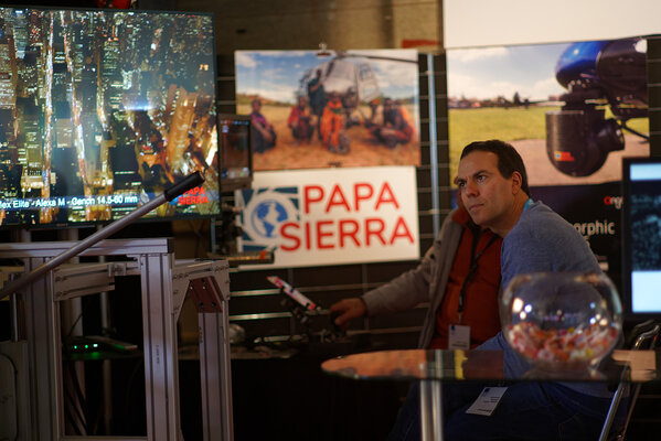 Fernando Navajas sur le stand Papa Sierra
 - Photo Christine Mignard

