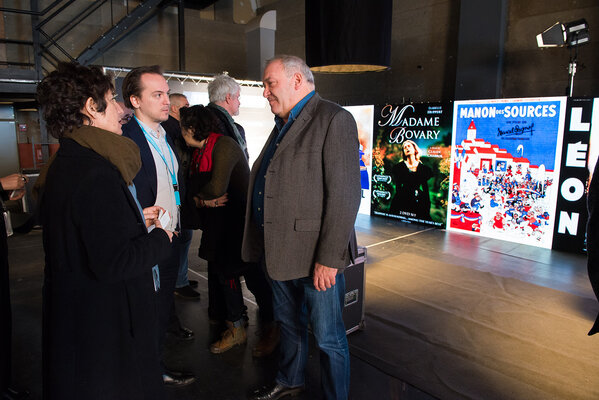 Nathalie Coste-Cerdan, Raphaël Keller, François Chenivesse conversent sur le stand Transpalux
 - Photo Romain Mathieu

