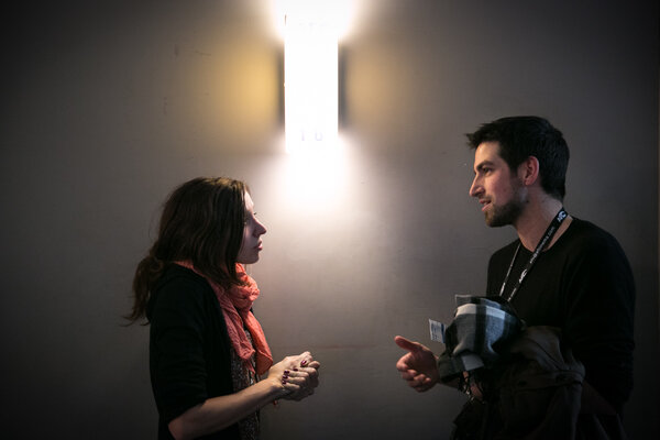 Conversation à la lumière appliquée
 - Photo Claire-Lise Havet

