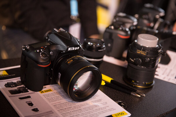 Objectif Nikkor 85 mm monté sur un boîtier Nikon D5
 - Photo Claire-Lise Havet

