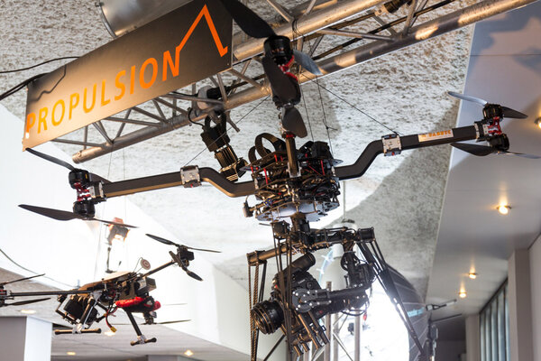 Deux drones dans le ciel de Propulsion
 Photo Romain Bassenne
