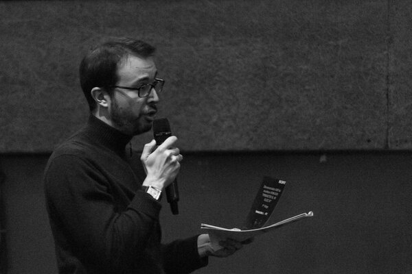 Fabien Pisano pendant la présentation Sony
 Romain Bassenne
