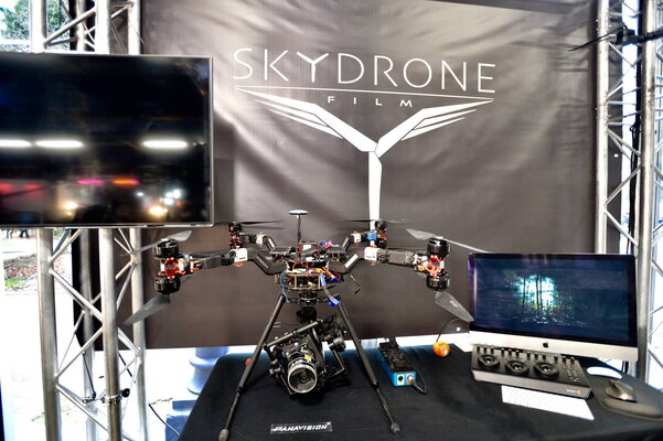 Sur le stand Skydrone-Aeromaker
 - Photo Alain Curvelier

