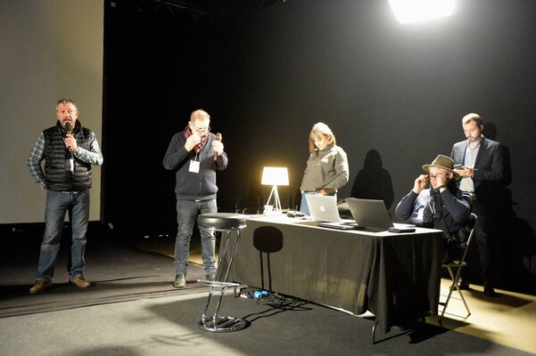 Thierry Beaumel, Eric Ghichard, Aude Humblet, Jean-Yves Martin, assis, et Fabien Pisano lors de la projection Sony 