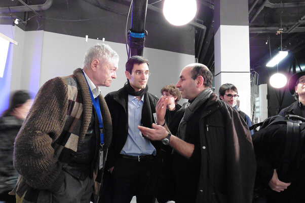Pierre-William Glenn et Igor Primault attentifs aux explications du maître Pascal Martin...
 Photo Jean-Noël Ferragut

